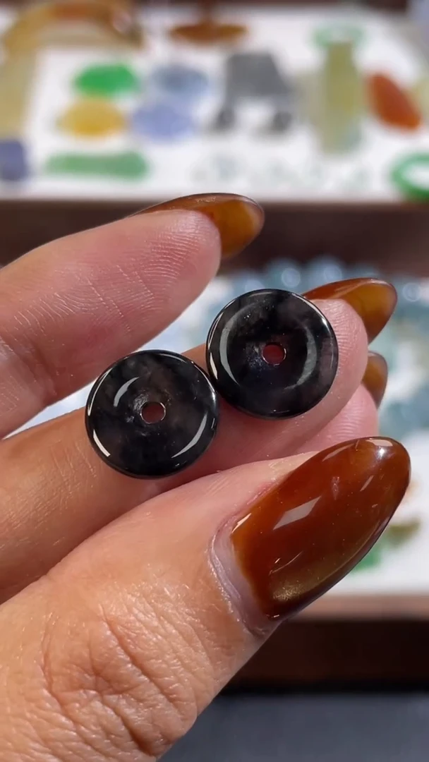 【闪购商品】定制翡翠未镶嵌冰乌鸡扣子200