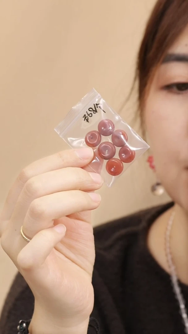 南某红 12mm扣子1个