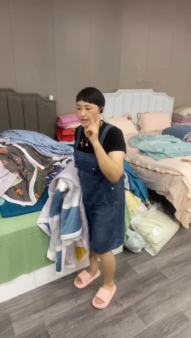 聚酯纤维双人不卡尺寸     夏被 瑕疵款 不挑款式颜色 介意勿拍