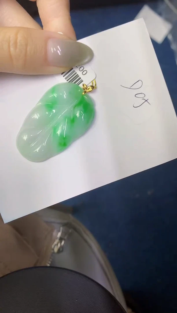 翡翠18K金镶嵌颈饰缅甸天然翡翠A货