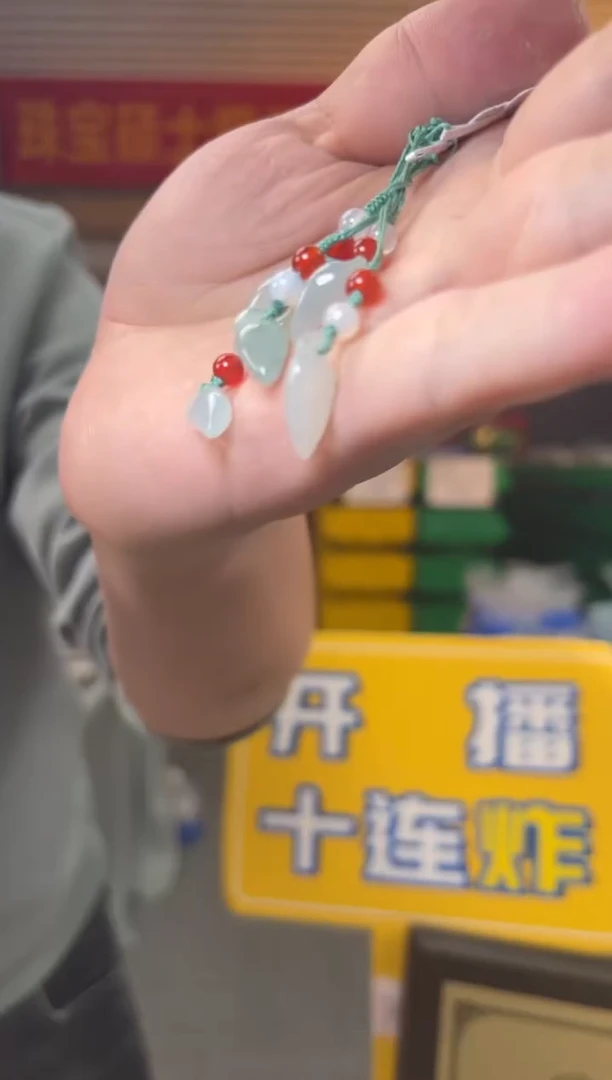 【闪购商品】翡翠颈饰未镶嵌手机挂翡翠辣椒多样性发一