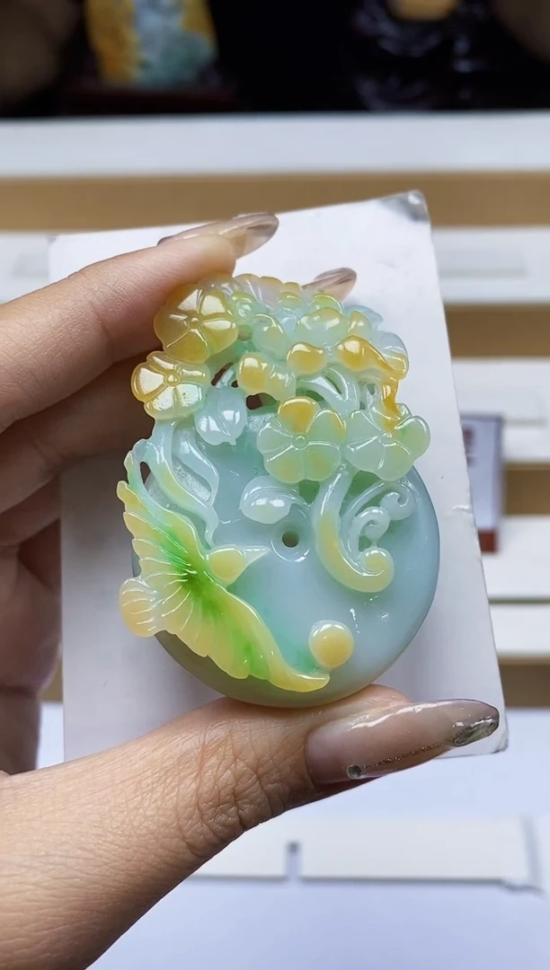 颈饰未镶嵌翡翠繁****?翡翠A货