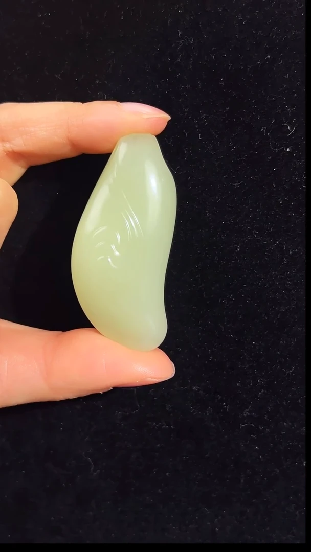 吊坠(赠链)未镶嵌和田玉新疆若羌黄玉随型吊坠