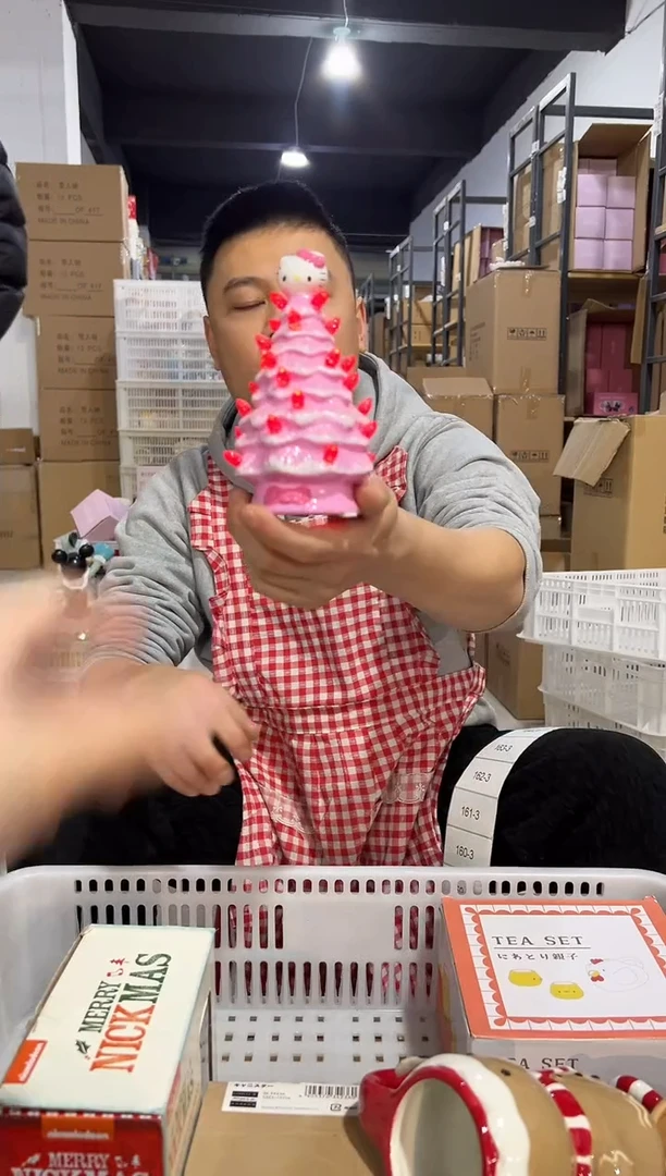 【闪购商品】杯小号粉色kt猫圣诞树灯摆件