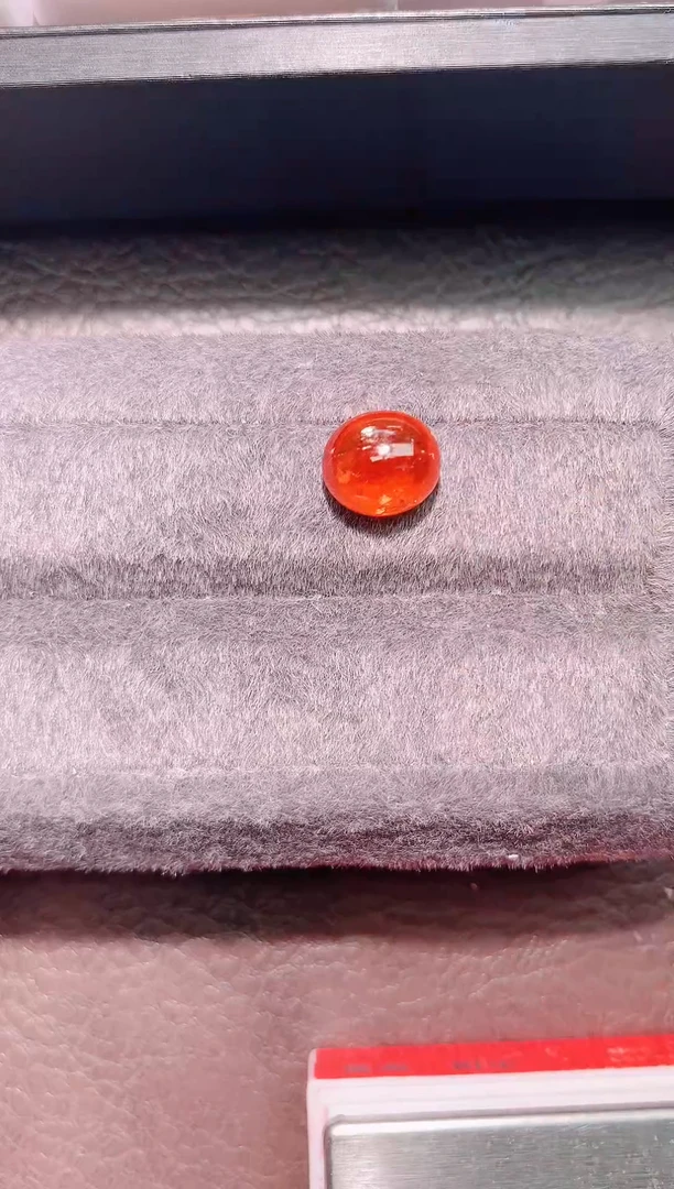 未镶嵌珠宝半成品石榴石（芬达石）微瑕8.9ct