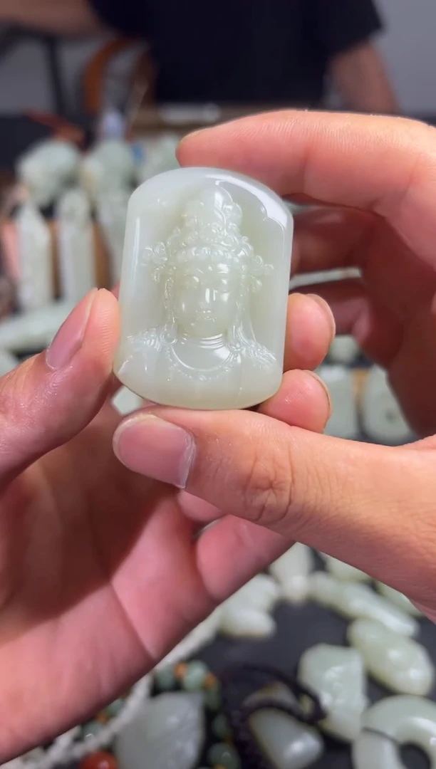 和田玉（青白玉）未镶嵌颈饰新疆且末料近矿拍一发一