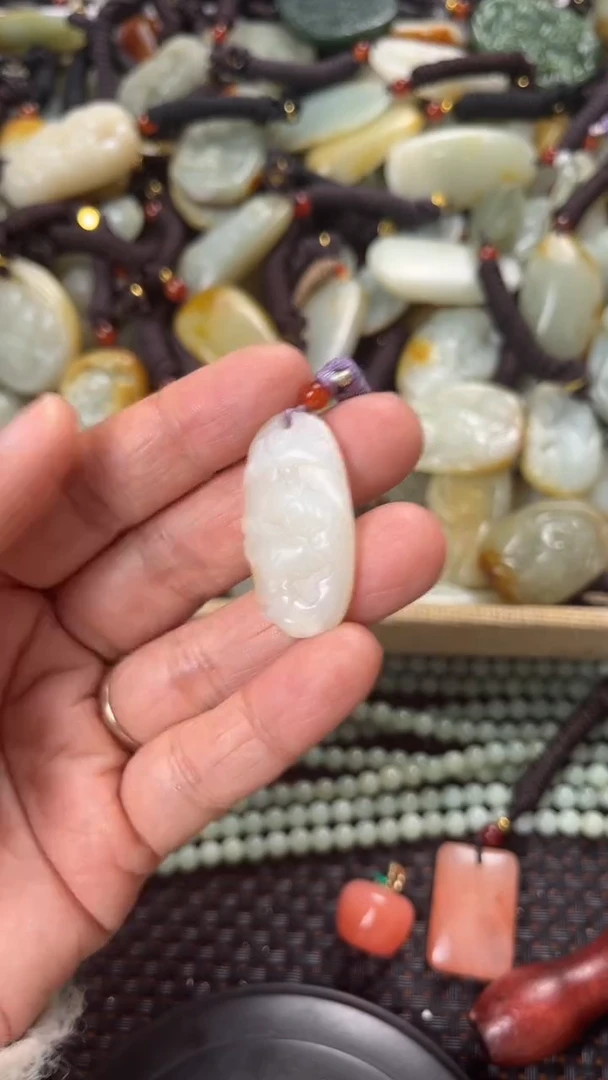 【闪购商品】和田玉颈饰未镶嵌多样性发货没有证书拍一发一有瑕