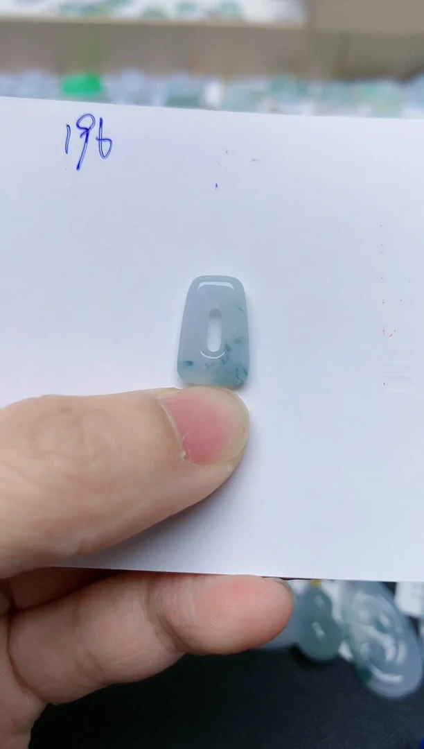 【闪购商品】翡翠颈饰未镶嵌天然翡翠A货