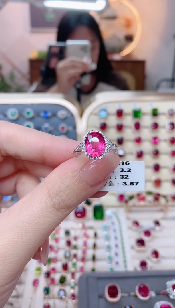 铂Pt950镶嵌戒指红色碧玺-3.2克拉单圈钻石围镶款