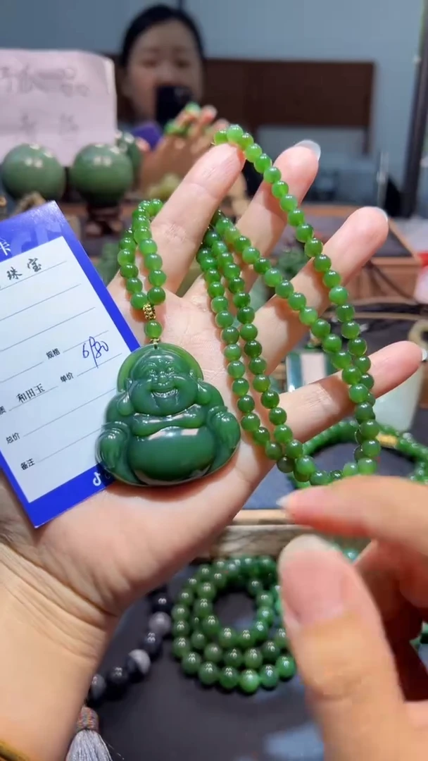 颈饰未镶嵌和田玉（碧玉）1