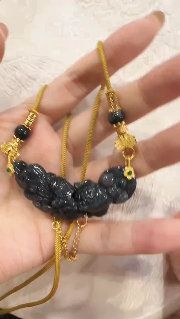 翡翠未镶嵌颈饰国风