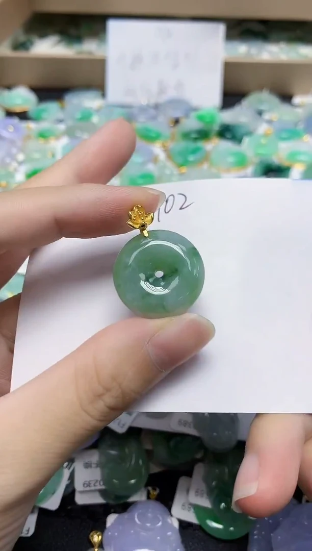 翡翠未镶嵌颈饰天然缅甸翡翠A货