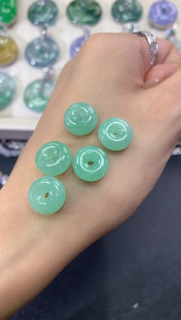 【闪购商品】翡翠吊坠(不含链)未镶嵌a10多样性一件发货