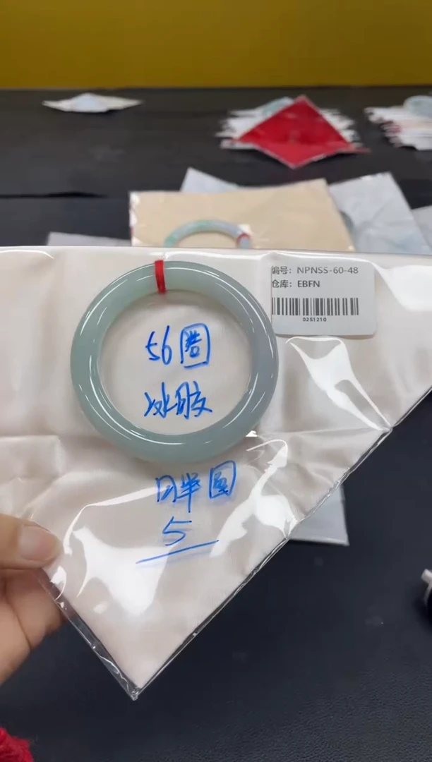 未镶嵌手镯翡翠翡翠手镯