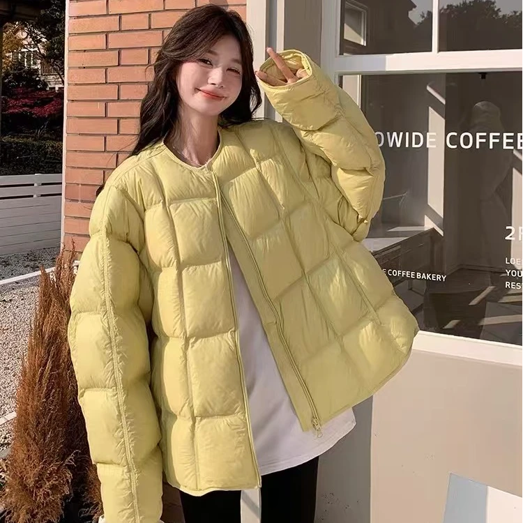 韩版圆领方格羽绒服女短款2024年冬泡芙轻暖休闲白鸭绒外套