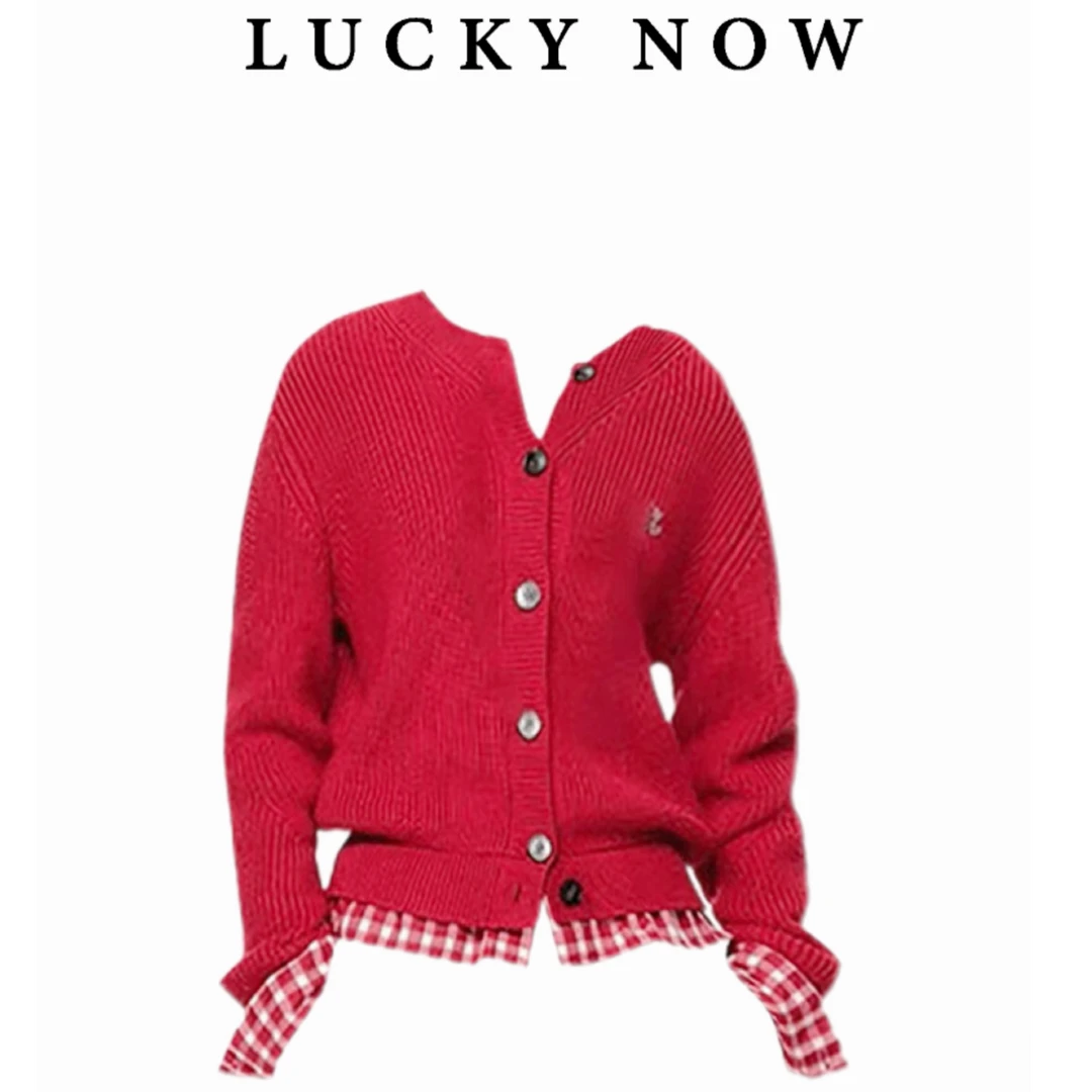 Lucky now · 红色格子拼接刺绣长袖假两件针织衫（附带胸针）