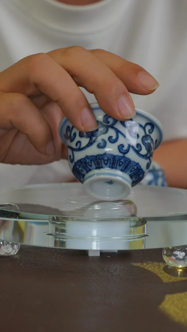 青花灵芝纹小压手杯。。。