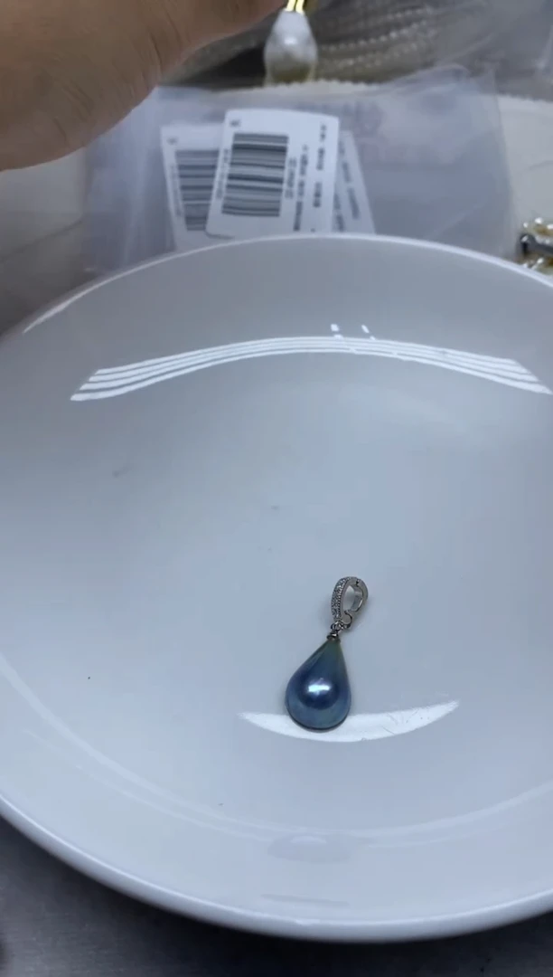 未镶嵌拼合珍珠（马贝珠）颈饰蓝色