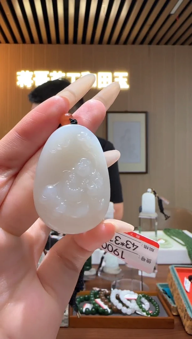 和田玉未镶嵌颈饰1