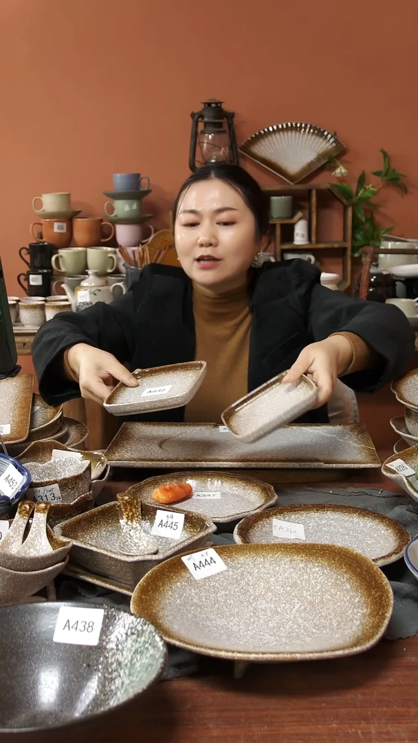 陶瓷A446 两只陶瓷粗陶13CM方碟可能微瑕