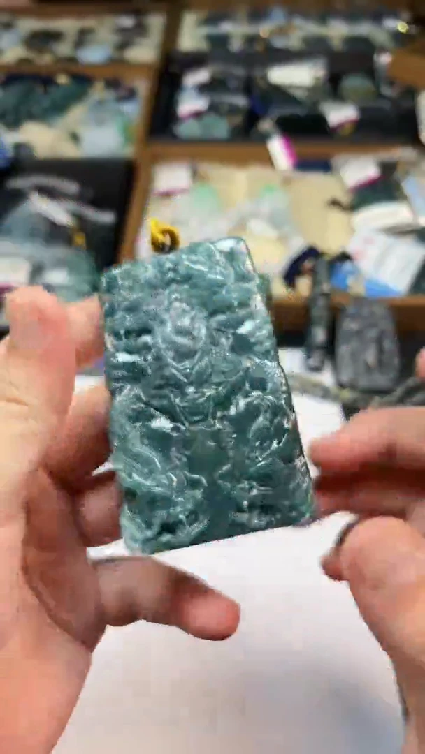 翡翠未镶嵌颈饰 多样性发其一