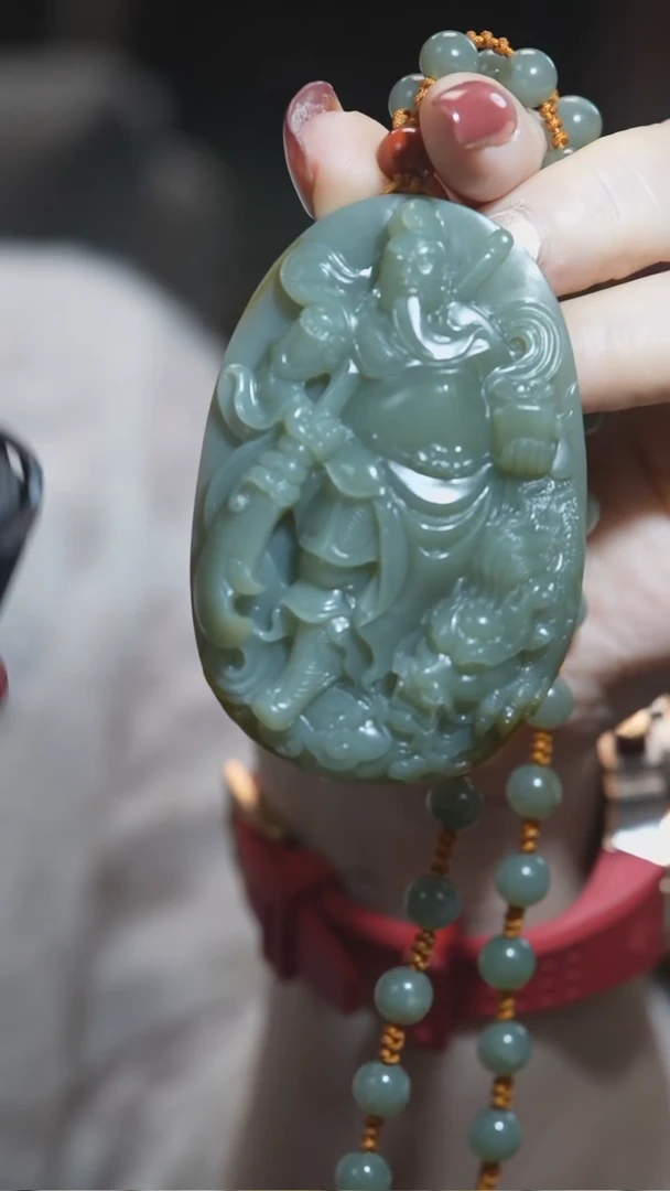 颈饰未镶嵌和田玉关公