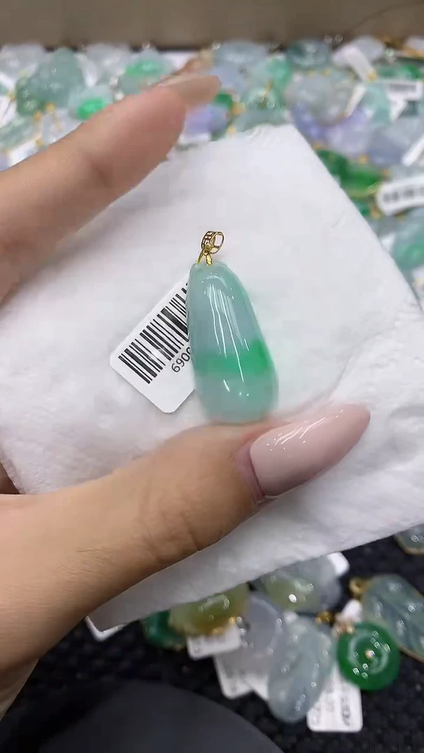 颈饰18K金镶嵌翡翠111111111111