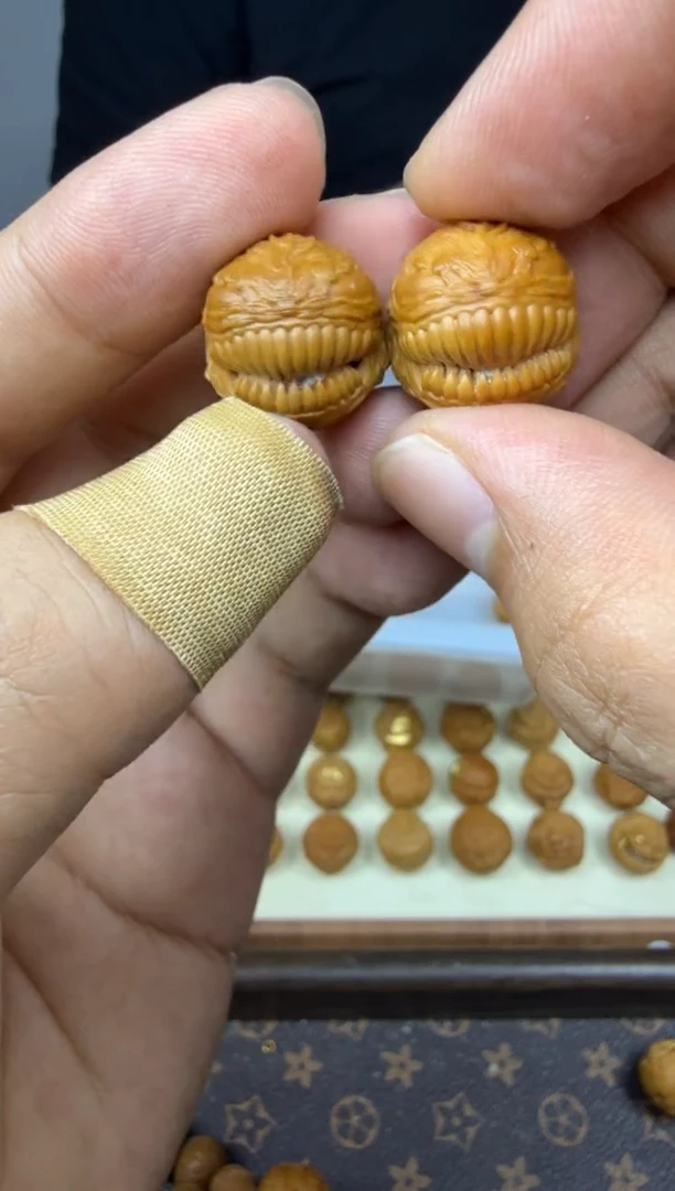 吊坠猴头核桃老款 面具  镂空 不镂空 随机发
