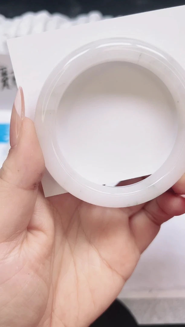 未镶嵌手镯石英质玉48-53.9