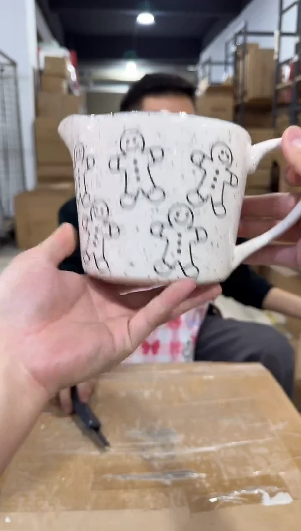 瓷片姜饼人奶壶