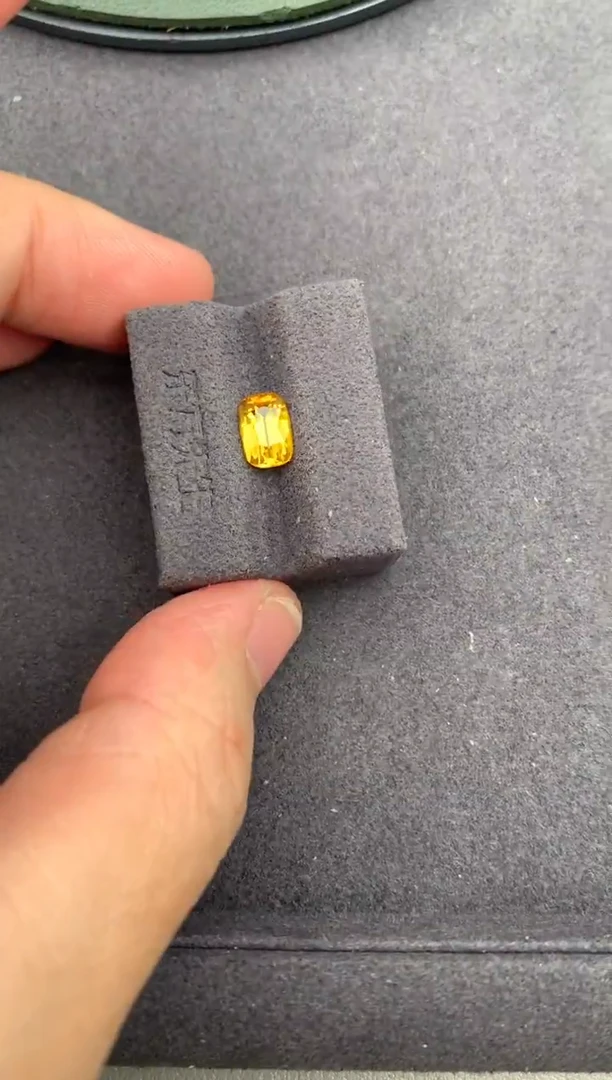 裸石彩色蓝宝石1.5ct黄蓝宝 定制 BE