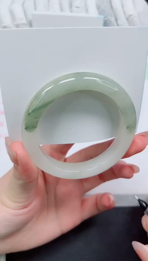 【闪购商品】石英质玉手镯未镶嵌110