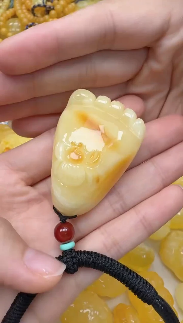 裸石琥珀未镶嵌如图