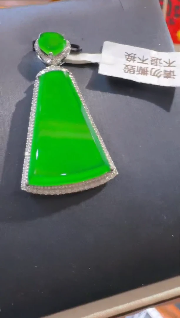 吊坠(赠链)18K金镶嵌翡翠天然A货翡翠