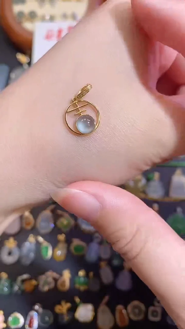 翡翠18K金镶嵌颈饰1111111111