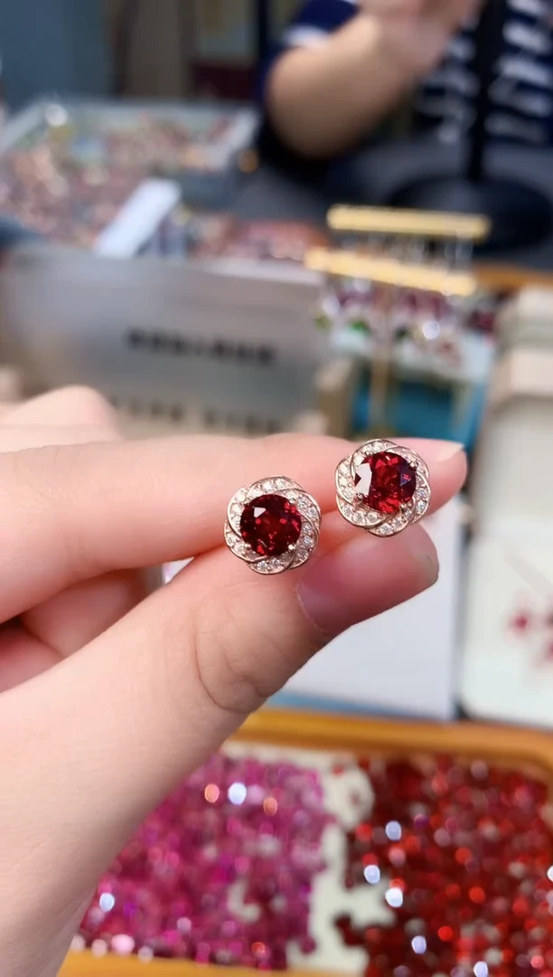 【闪购商品】石榴石耳钉银S925镶嵌天然