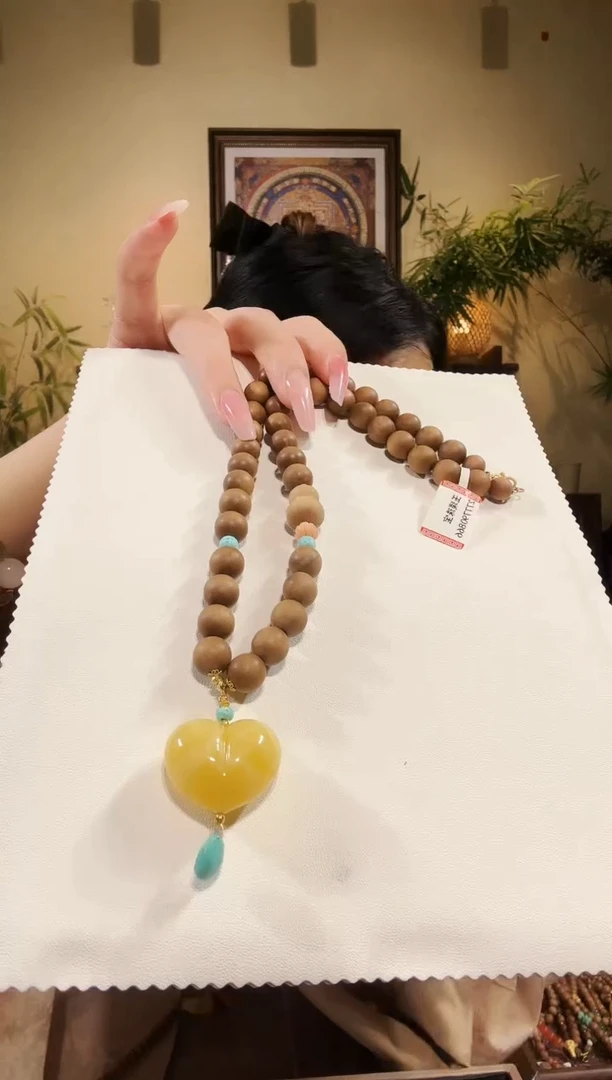 琥珀颈饰未镶嵌老山檀