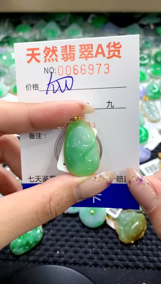 翡翠18K金镶嵌颈饰1111111111111111