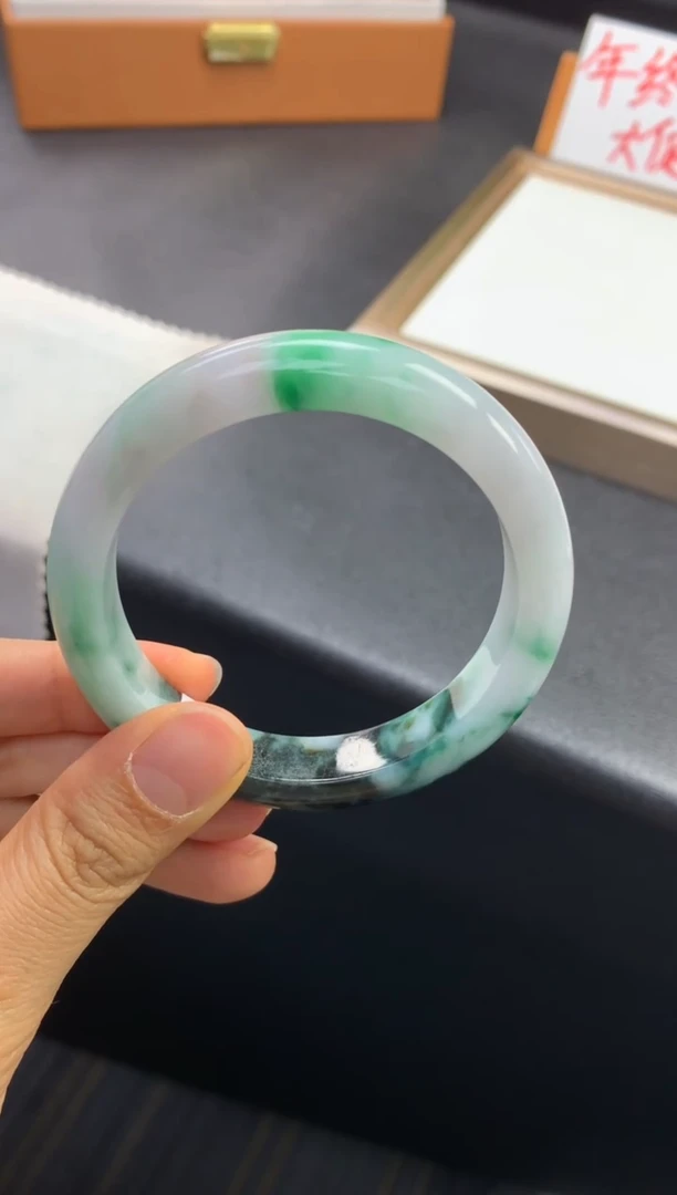 未镶嵌手镯翡翠退货需手镯吊牌标签完好