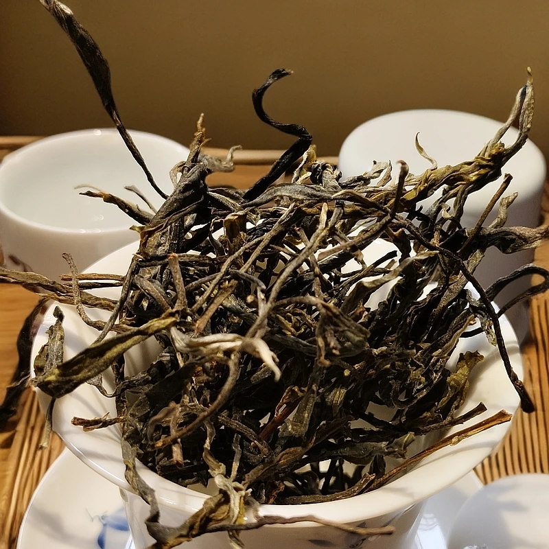 2016年冰岛地界头春古树毛茶散料200克装