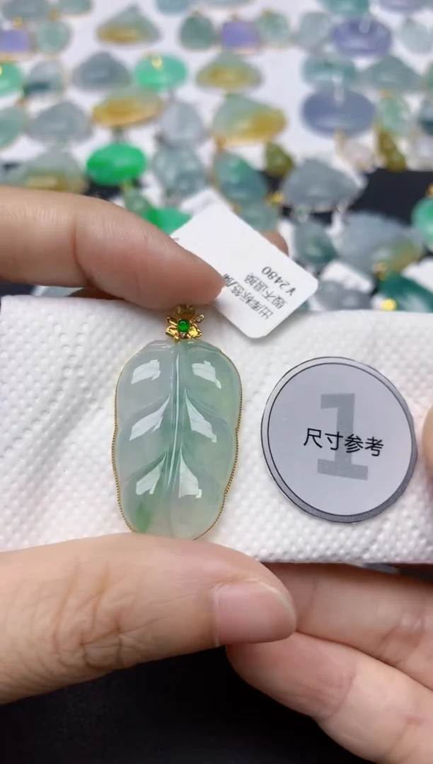 翡翠18K金镶嵌颈饰天然缅甸A货翡翠