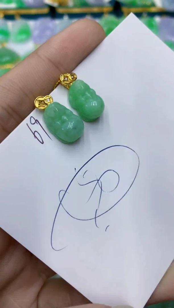 翡翠未镶嵌颈饰1111111111多样性发其一