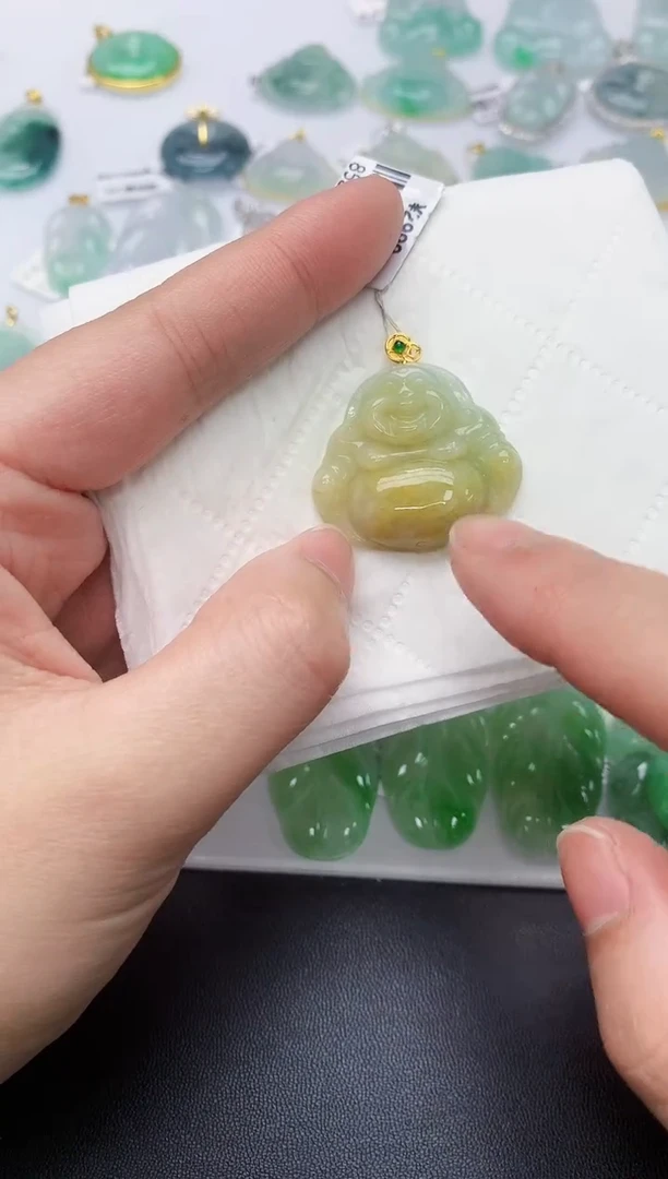颈饰18K金镶嵌翡翠天然A货