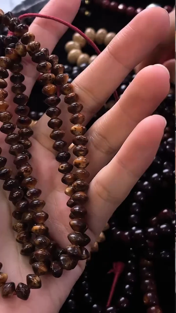 吊坠星月菩提李****学精工级深珀花皮飞碟7*5长串（B）