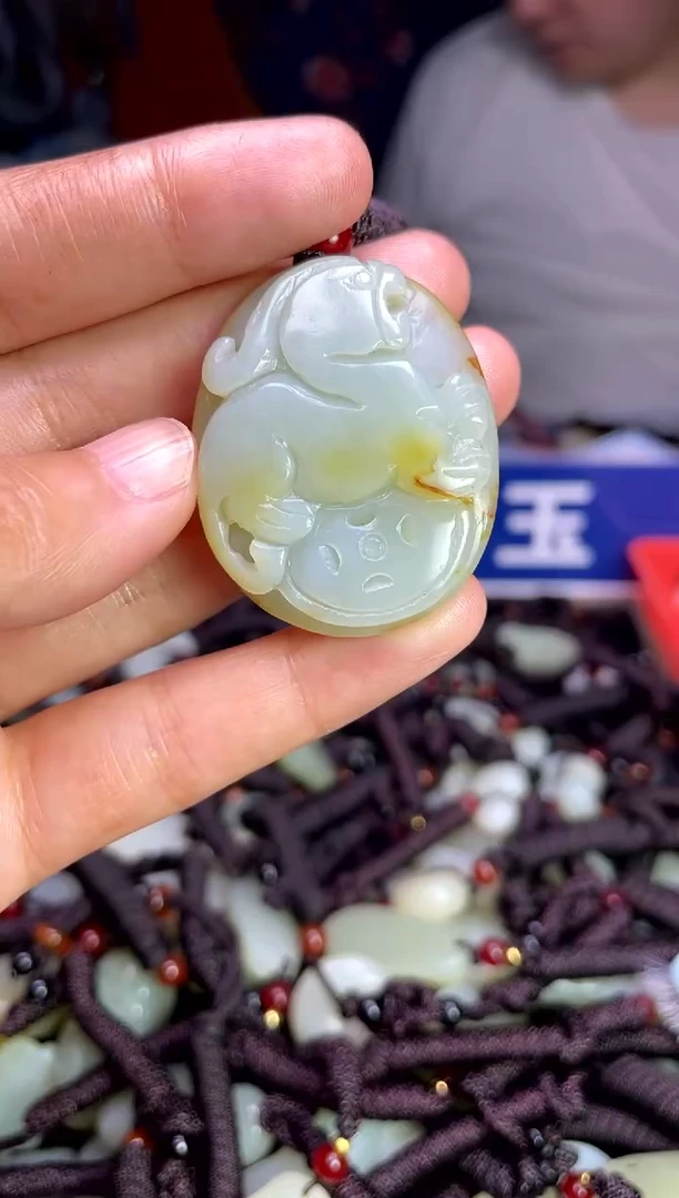 未镶嵌和田玉挂件1