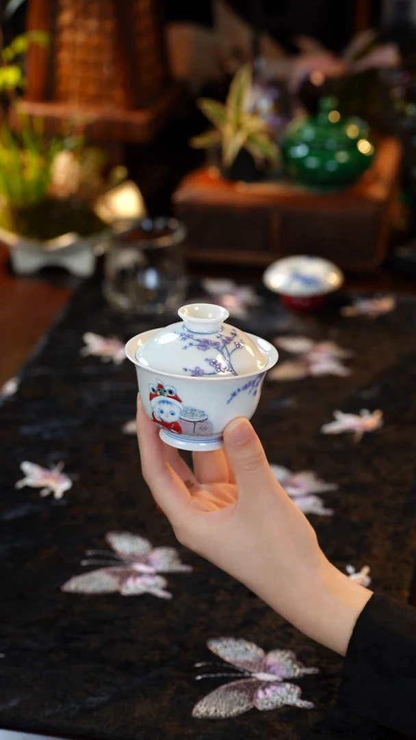 斗彩手绘盖碗