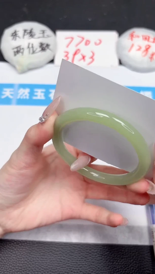 【闪购商品】石英质玉手镯未镶嵌83-57.7