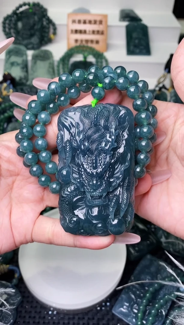 颈饰未镶嵌翡翠