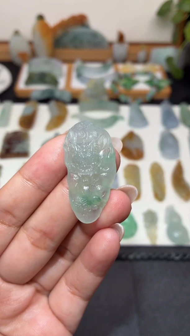 未镶嵌定制翡翠龙