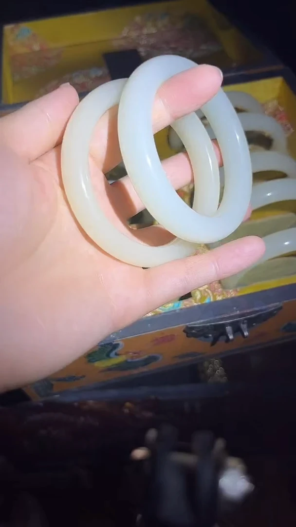 和田玉手镯未镶嵌和田玉手镯.1对